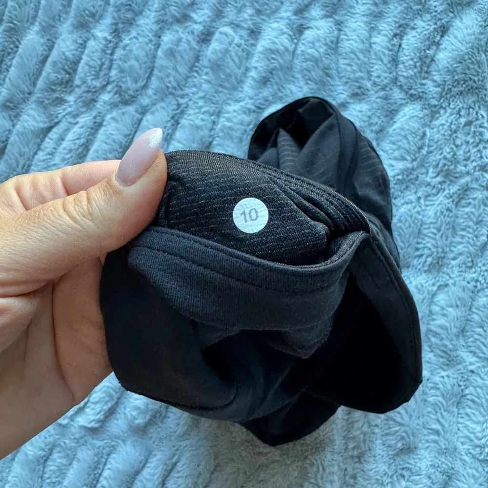 Lululemon Black Stripped Leggings Mesh Cutouts Size 10 - Picture 2 of 6